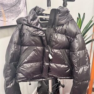 Women’s Short Goose Down Puffer Jacket Black Size M Lightweight Warm Winter Coat